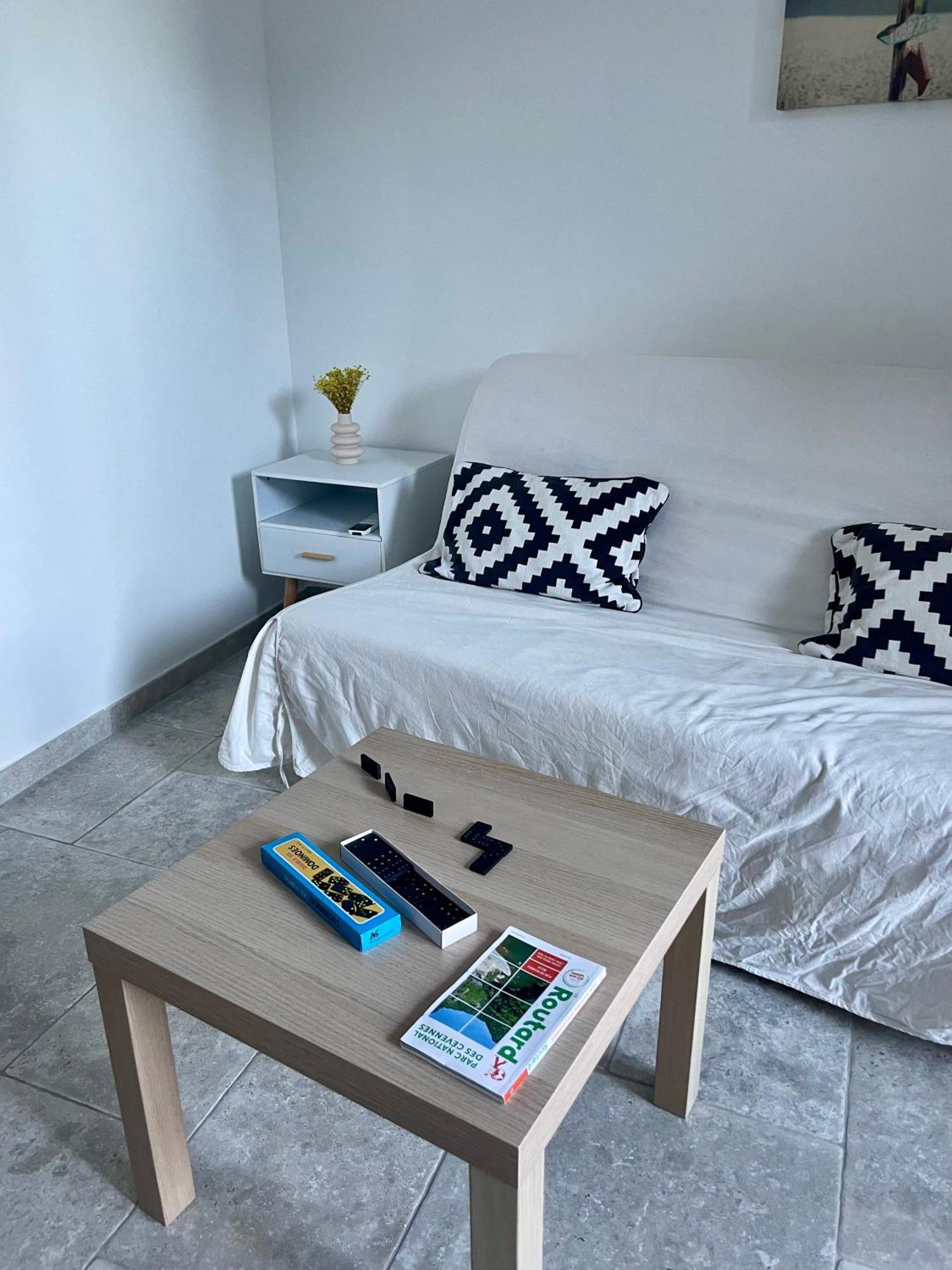 Apartamento T2 Renove Avec Terrasse Au Coeur Des Cevennes Saint-Germain-de-Calberte Exterior foto